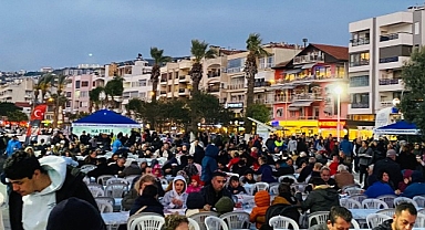 Aydın Büyükşehir Belediyesi Geleneksel İftar Sofralarını Vatandaşlarla Paylaşmaya Devam Ediyor