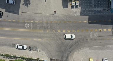 Aydın Büyükşehir Belediyesi, kent içi trafiği hızlandıran ve sürüş konforunu artıran çalışmalara imza atmaya devam ediyor