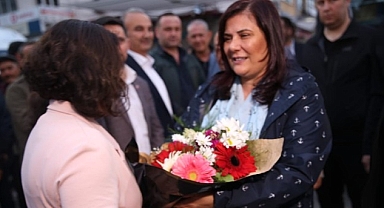 Aydın Büyükşehir Belediyesi, Ramazan ayı boyunca kentin farklı noktalarında düzenlediği iftar programlarıyla vatandaşları aynı sofrada buluşturmaya devam ediyor.