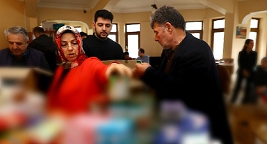 Bağcılar esnafı depremzedelere gıda kolisi gönderdi