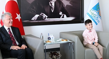 Başkan Engin, 23 Nisan’da Koltuğu Minik Kerem’e Devretti