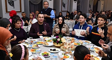 Başkan Kanar’’ Ailemizin Birer Parçasısınız’’