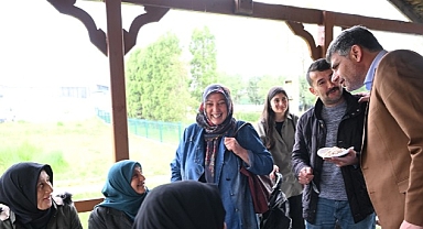 Başkan Kocaman Keşkek Dağıttı