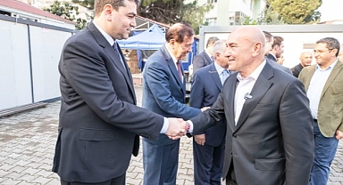 Başkan Soyer, bayramı Osmaniye'de depremzedelerle bir arada geçiriyor