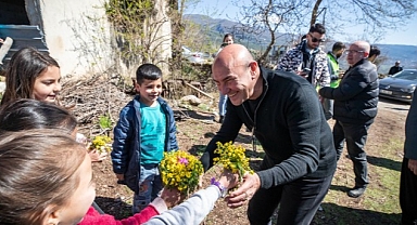 Başkan Soyer’den deprem mağduru çiftçilere tam destek Osmaniyeli üreticiye İzmir’den can suyu