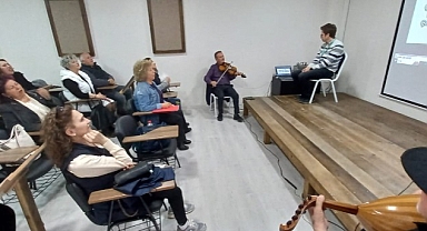 Başkan Topaloğlu’ndan halk korosuna ziyaret