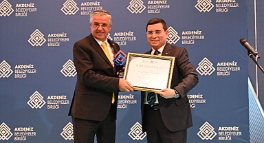 Başkan Topaloğlu’nun eğitim projesine birincilik ödülü