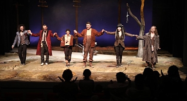 Bataklıkta Geçen Bir Distopya:“Godot Geldi”