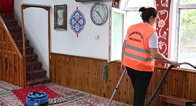 Bayram öncesi camilerde temizlik
