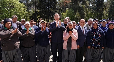 Beylikdüzü Belediye Başkanı Mehmet Murat Çalık 1 Mayıs Emek ve Dayanışma Günü dolayısıyla belediye çalışanlarıyla bir araya geldi
