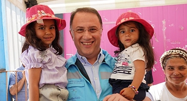 Beylikdüzü Belediye Başkanı Mehmet Murat Çalık, 23 Nisan Ulusal Egemenlik ve Çocuk Bayramı’nda afet bölgesindeki çocuklarla kutladı