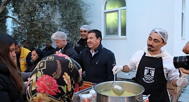 Bodrum Belediyesi’nin iftar programları kapsamında Karaova bölgesi mahallelerinde Başkan Aras ile vatandaşlar bir araya geldi