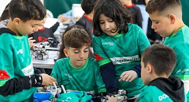 Buca’nın bilim üssü Roboteks’te madalyaları topladı