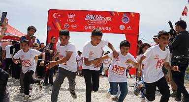 Çadır kentte yaşayan çocuklar için 23 Nisan Çocuk Koşusu yapıldı
