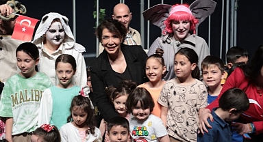 Çocuklar 23 Nisan'ın Coşkusunu Şehir Tiyatroları’nın Oyunlarıyla Yaşadılar