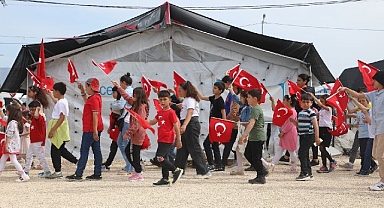 Defne çadır kenti 23 Nisan neşesi sardı