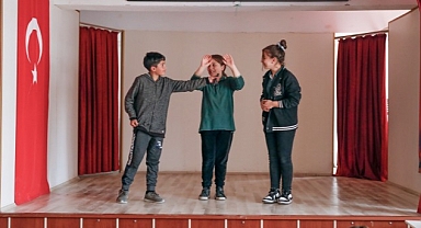 Depremzede Öğrencilere Yönelik Drama Etkinlikleri Sürüyor