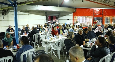 Depremzedeler iftar yemeğinde bir araya geldi