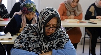 Dualar depremde hayatını kaybedenler için