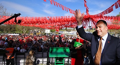 “Egemenlik Kayıtsız Şartsız Milletindir” 