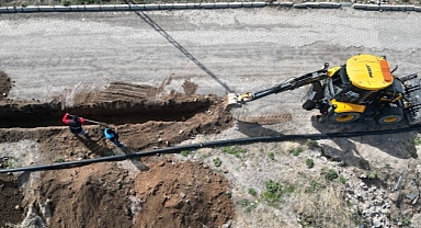 Esentepe Mahallesi Murat Sokak’ta bulunan içme suyu hattı, Nevşehir Belediyesi tarafından yenileniyor