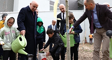 Etlik Şehir Hastanesinde Fidanlar Toprakla Buluşturuldu