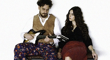 Evrencan Gündüz ve Naz Özgülüş'ten Etkileyici Düet: