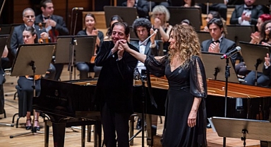 Fazıl Say'ın bestelediği 100. Yıl Marşı ilk kez sahnede seslendirildi Başkan Soyer: “Göğsümüz kabara kabara 100. Yıl Marşı’nı söyleyeceğiz”