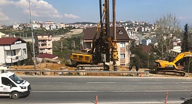 Feribot yolu üstgeçidinde kazıklar çakılmaya başlandı
