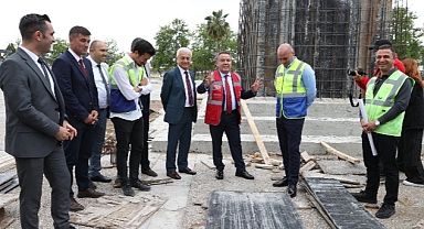 Finike Cumhuriyet Meydanı Projesi'nde Sona Yaklaşıldı