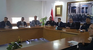Foça’da Kaymakam Türköz Başkanlığında Seçim Güvenliği ve Koordinasyon Toplantısı Yapıldı