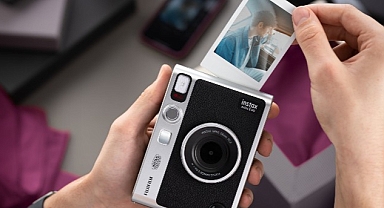 Fujifilm instax’ın yeni modelleri Anneler Günü’nün favori hediyesi olacak