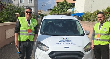 Gaziemir Belediyesi ekipleri, deprem bölgesinde hasar tespiti yapıyor