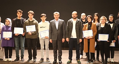 Gençlik Merkezi Sertifikaları Dağıttı