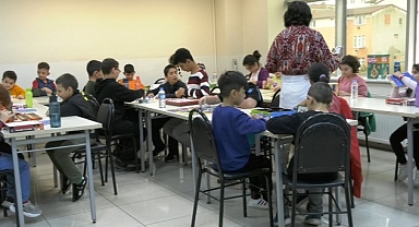 İşitme engelli çocuklara 'Akıl Oyunları' eğitimi