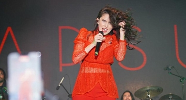 Karsu Alaçatı’yı mest etti