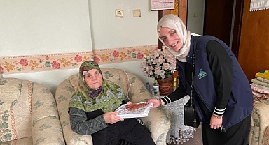 Kartepe Belediyesi Alo Evlat Sağlık Kulübü ekipleri, Ramazan Bayramı’nda da ilçenin çınarlarını unutmadı