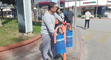 Kemer’de bulunan çöp kovaları yenileniyor