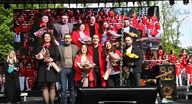 Kıraç ve 100. Yıl Korosu, bayrama coşku kattı