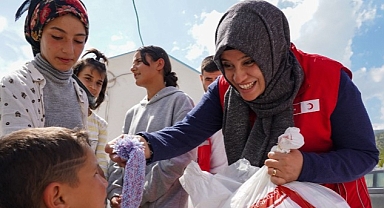 Kızılay Bayramda Depremzedelerin Yanında