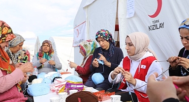 Kızılay Depremzedeleri Yalnız Bırakmıyor