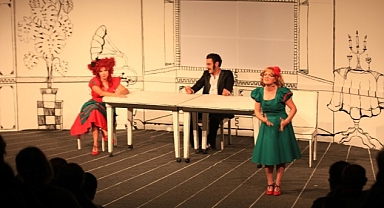 “Kocasını Son Kez Pişiriyor” ve Bodrum Seyircisine Veda Ediyor