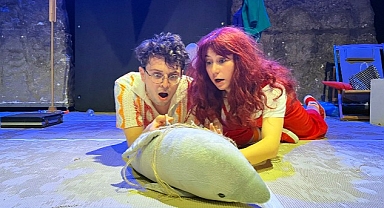 “Kuşlara Fısıldayan Kız” Hikayesi Tiyatro Sahnesinde