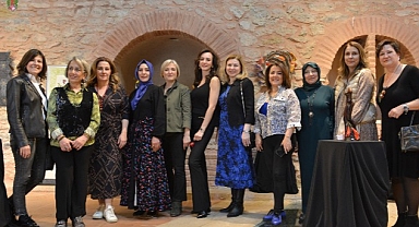 Lale ve Kadın Sergisi İstanbul Lale Vakfı'nda Açıldı