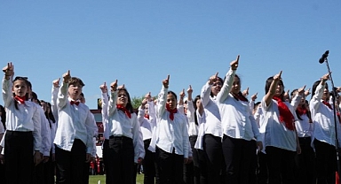 Lüleburgaz’da 23 Nisan stadyumda kutlandı!