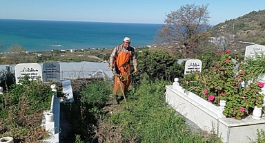 Mezarlıklarda bayram hazırlığı