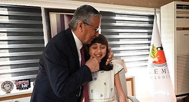 Minik Beren Nisa Can Belediye Başkanı oldu