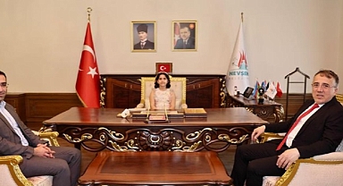 Nevşehir Belediye Başkanı Dr. Mehmet Savran, 23 Nisan Ulusal Egemenlik ve Çocuk Bayramı dolayısıyla koltuğunu İlkokul 3. sınıf öğrencisi Fatma Ezgi Güçlü’ye devretti