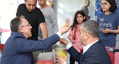 Nevşehir Belediye Başkanı Dr. Mehmet Savran, Nevşehir’de Misafir Edilen Depremzedelerle Bayramlaştı