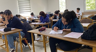 Öğrenciler Türkiye geneli deneme sınavında
